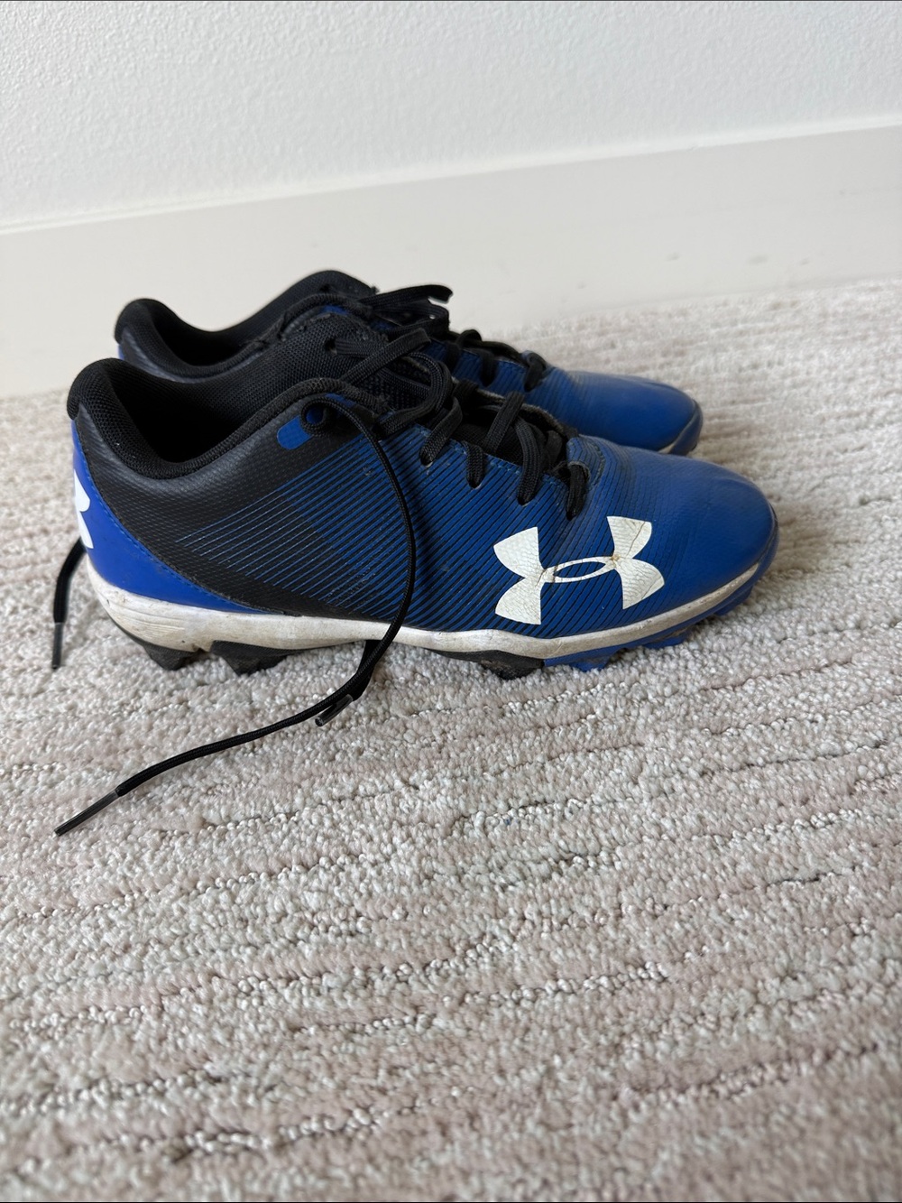 Under Armour Kids Blue and Black Athletic Cleats